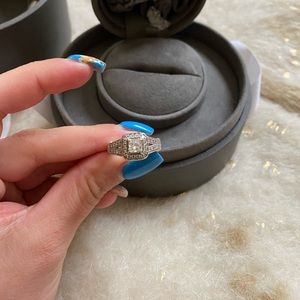 Vera want wedding/engagement ring.